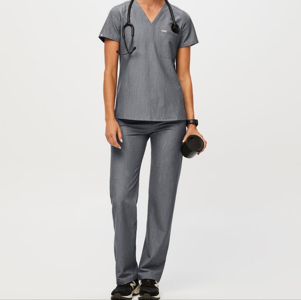 FIGS | Catarina One-Pkt Scrub Top & FIRST Kade Cargo Scrub Pant - Graphite - XXS